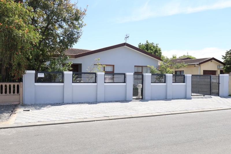 3 Bedroom Property for Sale in Eersterivier Industria Western Cape
